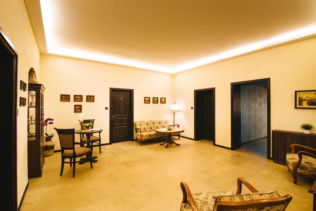 Karlhof Hotel Sebeş Buitenkant foto