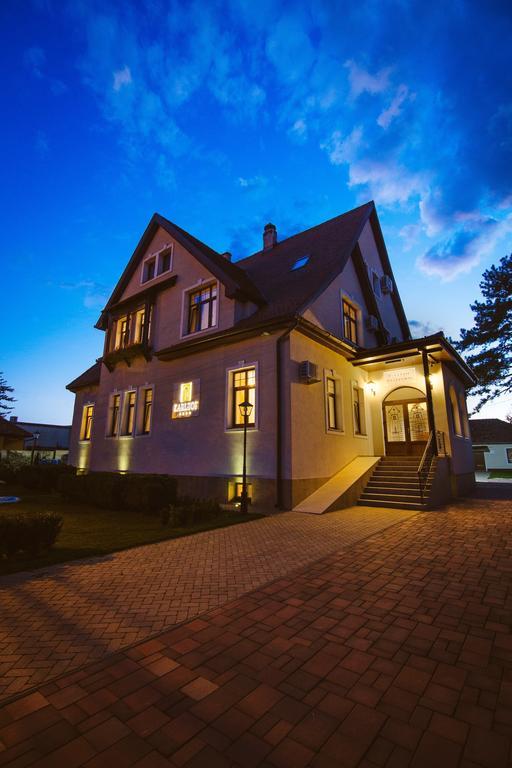 Karlhof Hotel Sebeş Buitenkant foto