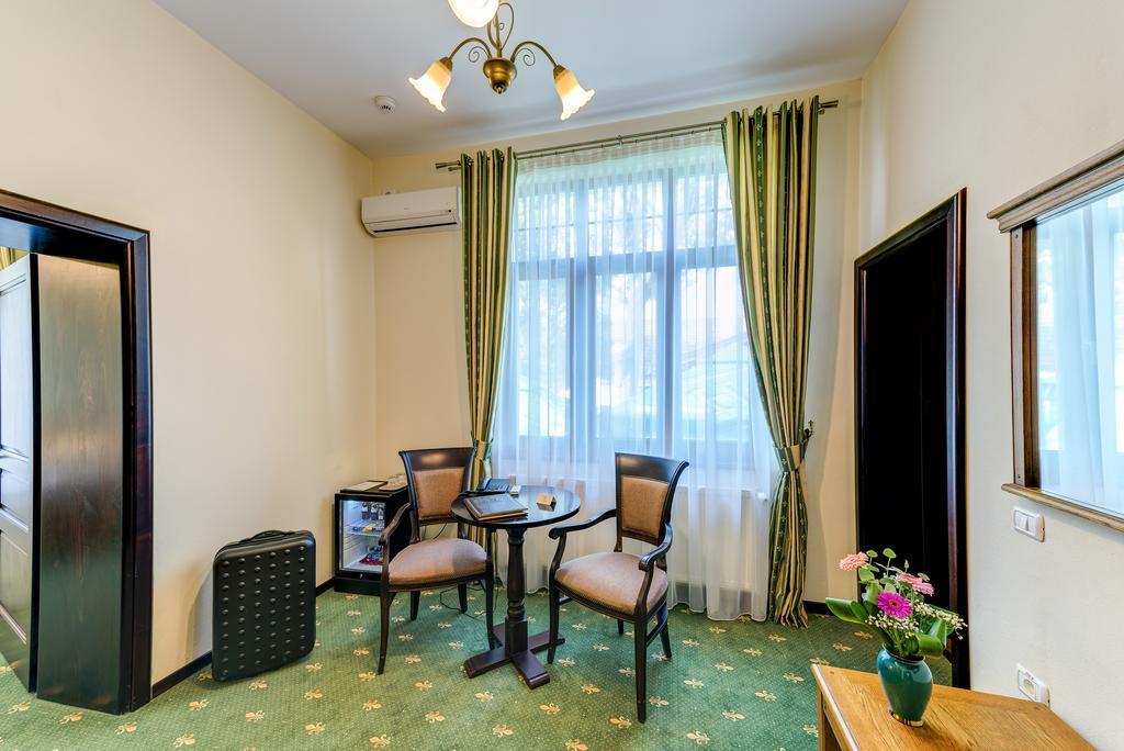 Karlhof Hotel Sebeş Buitenkant foto