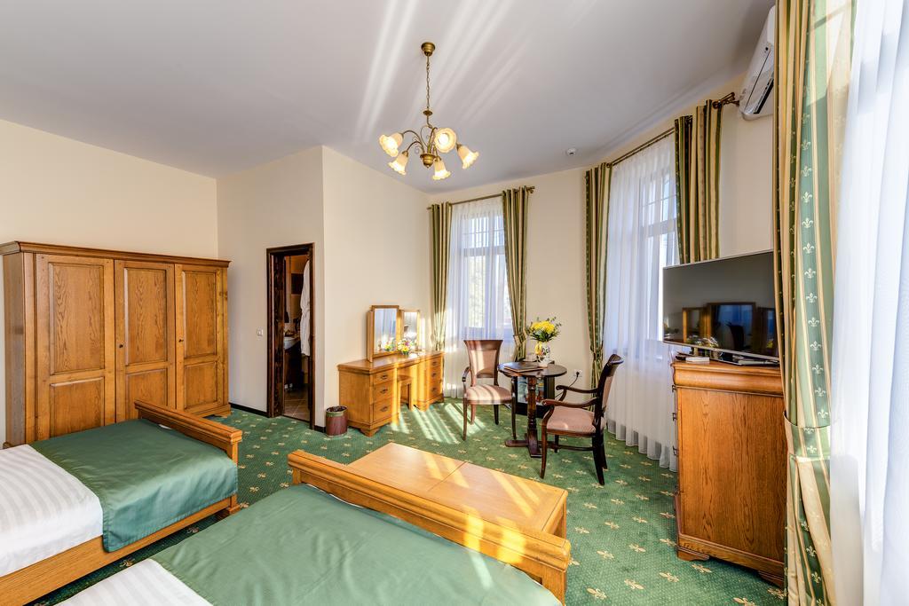 Karlhof Hotel Sebeş Buitenkant foto