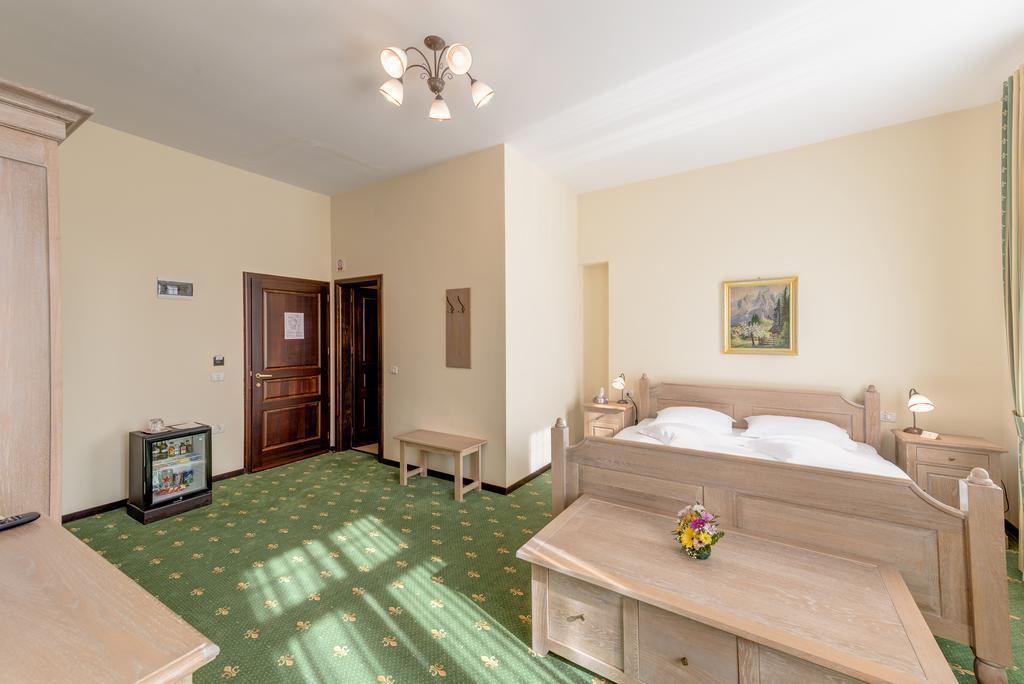 Karlhof Hotel Sebeş Buitenkant foto