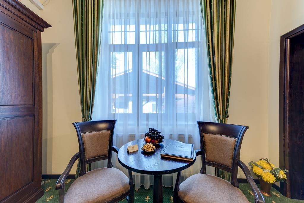 Karlhof Hotel Sebeş Buitenkant foto