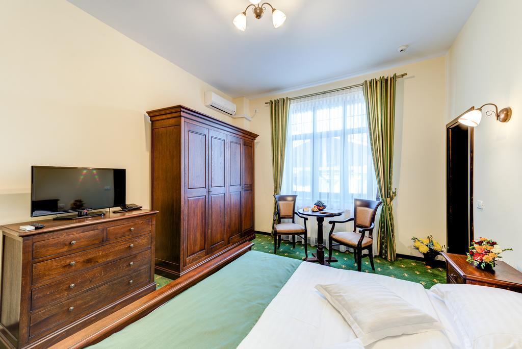 Karlhof Hotel Sebeş Buitenkant foto