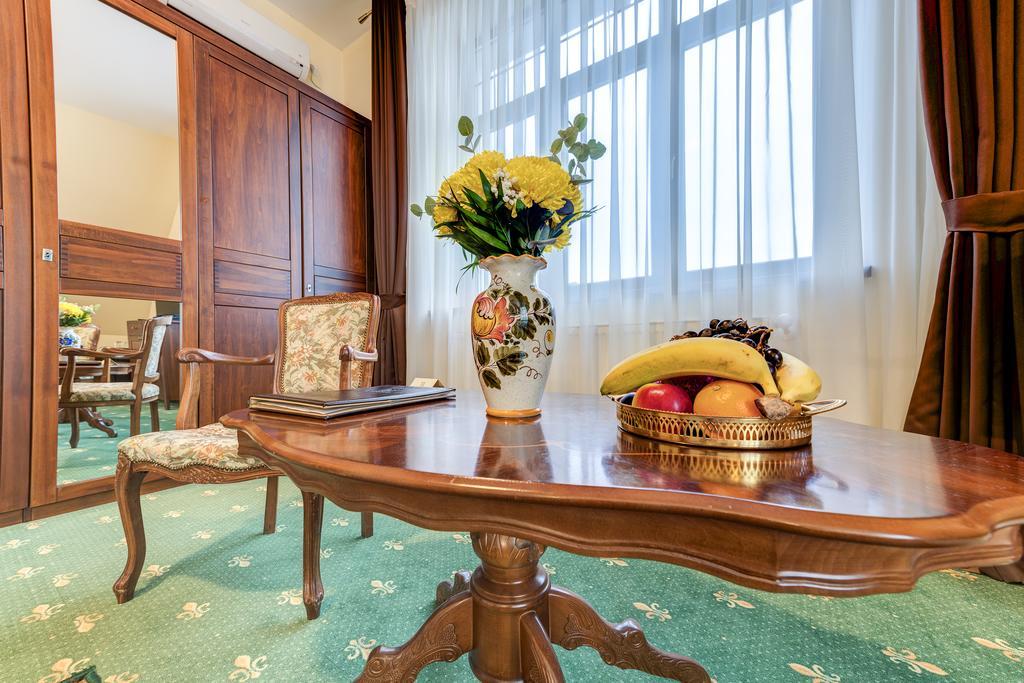 Karlhof Hotel Sebeş Buitenkant foto