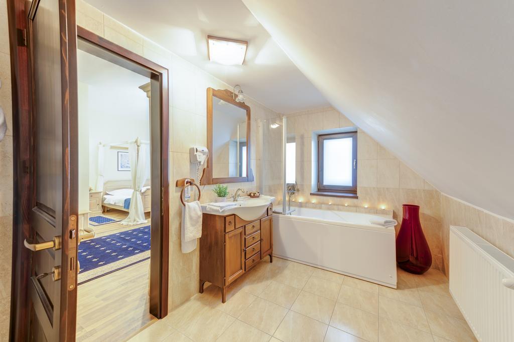 Karlhof Hotel Sebeş Buitenkant foto