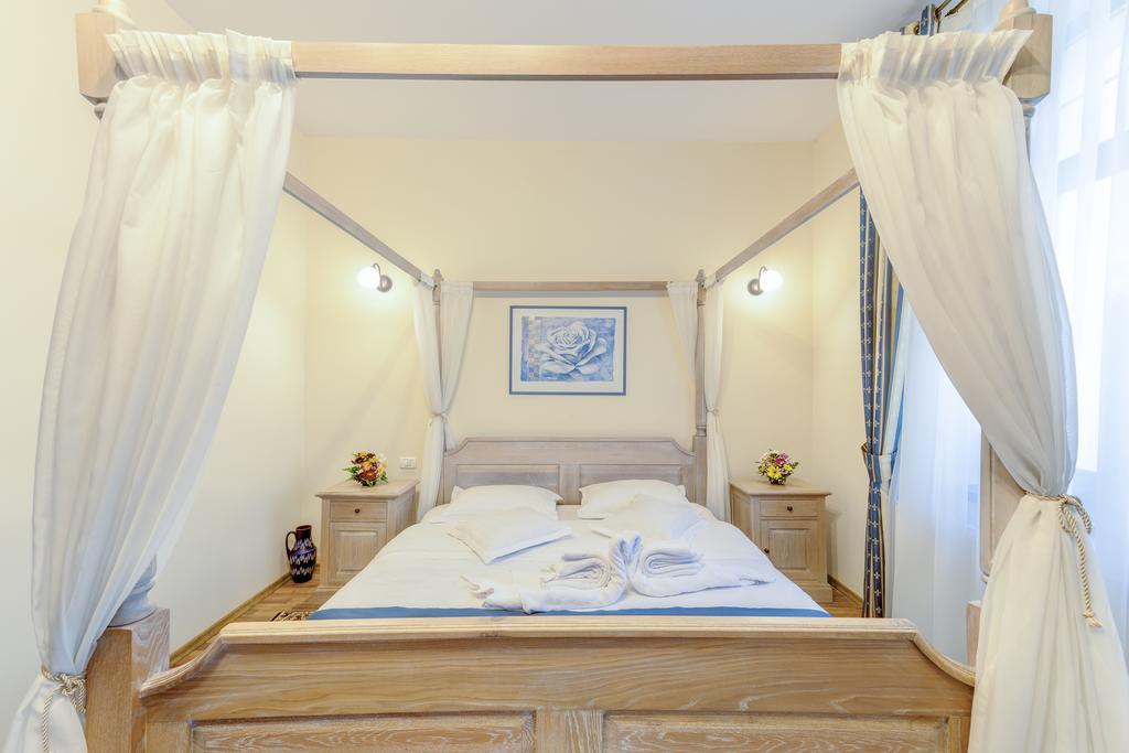 Karlhof Hotel Sebeş Buitenkant foto