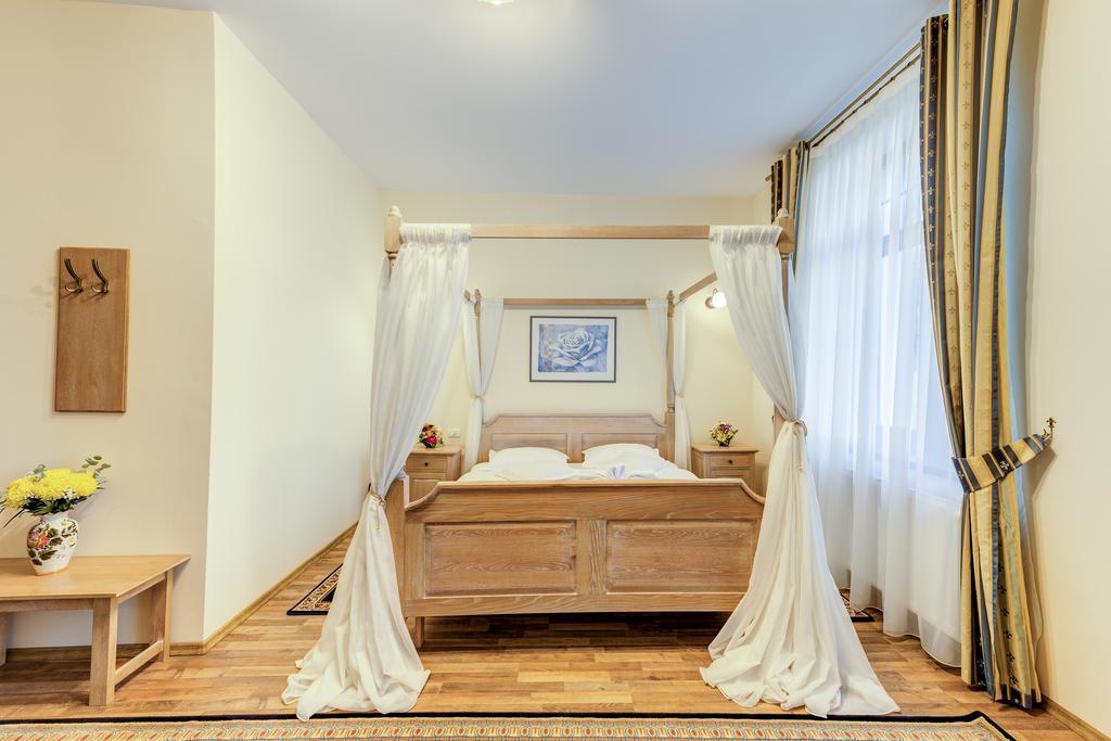 Karlhof Hotel Sebeş Buitenkant foto